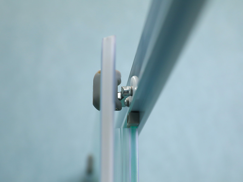 SQ Sürgülü Duş Kabini, Baskılı Mat Temperli Cam, Beyaz Alüminyum Profil, Çift Delikli Kulp, Tepsili SQ Sürgülü Duş Kabini, Baskılı Mat Temperli Cam, Beyaz Alüminyum Profil, Çift Delikli Kulp, Tepsili