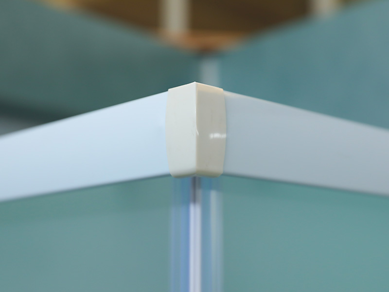 SQ Sürgülü Duş Kabini, Baskılı Mat Temperli Cam, Beyaz Alüminyum Profil, Çift Delikli Kulp, Tepsili SQ Sürgülü Duş Kabini, Baskılı Mat Temperli Cam, Beyaz Alüminyum Profil, Çift Delikli Kulp, Tepsili