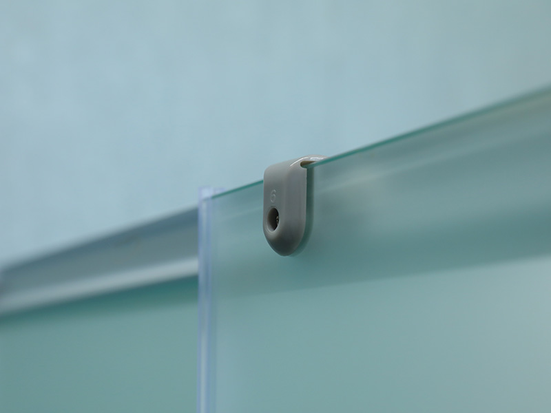 SQ Sürgülü Duş Kabini, Baskılı Mat Temperli Cam, Beyaz Alüminyum Profil, Çift Delikli Kulp, Tepsili SQ Sürgülü Duş Kabini, Baskılı Mat Temperli Cam, Beyaz Alüminyum Profil, Çift Delikli Kulp, Tepsili