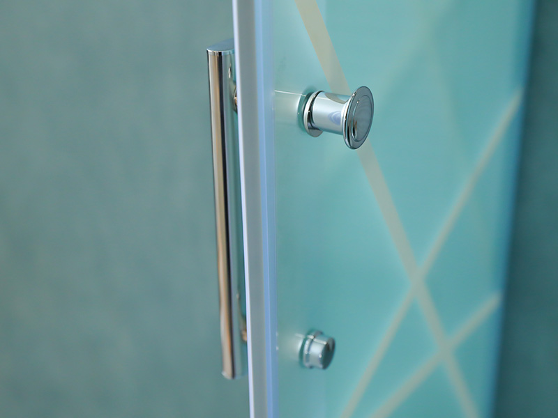 SQ Sürgülü Duş Kabini, Baskılı Mat Temperli Cam, Beyaz Alüminyum Profil, Çift Delikli Kulp, Tepsili SQ Sürgülü Duş Kabini, Baskılı Mat Temperli Cam, Beyaz Alüminyum Profil, Çift Delikli Kulp, Tepsili