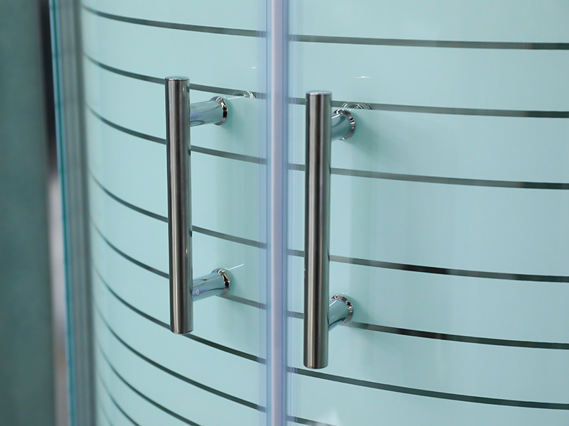 SE Sürgülü Duş Kabini, Baskılı Şeffaf Temperli Cam, Krom Alüminyum Profil, Çift Delikli Kulp, Tepsili SE Sürgülü Duş Kabini, Baskılı Şeffaf Temperli Cam, Krom Alüminyum Profil, Çift Delikli Kulp, Tepsili