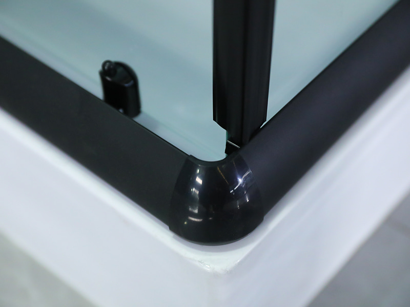 RE Sürgülü Duş Kabini, Baskılı Şeffaf Temperli Cam, Siyah Alüminyum Profil, Çift Delikli Kulp, Tepsili RE Sürgülü Duş Kabini, Baskılı Şeffaf Temperli Cam, Siyah Alüminyum Profil, Çift Delikli Kulp, Tepsili