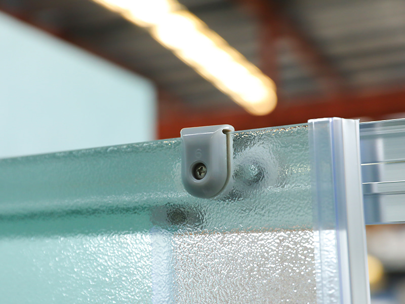 RE Sürgülü Duş Kabini, Mat Temperli Cam, Krom Alüminyum Profil, Çift Delikli Kulp, Tepsili RE Sürgülü Duş Kabini, Mat Temperli Cam, Krom Alüminyum Profil, Çift Delikli Kulp, Tepsili