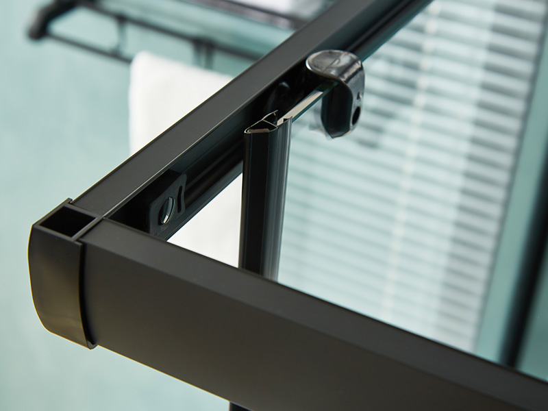 SQ Sürgülü Duş Kabini, Şeffaf Temperli Cam, Siyah Alüminyum Profil, Çift Delikli Kulp, Tepsili SQ Sürgülü Duş Kabini, Şeffaf Temperli Cam, Siyah Alüminyum Profil, Çift Delikli Kulp, Tepsili