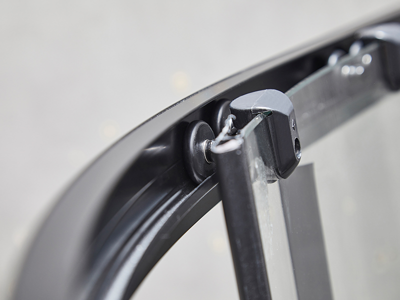 SE Sürgülü Duş Kabini, Şeffaf Temperli Cam, Siyah Alüminyum Profil, Çift Delikli Kulp, Tepsisiz SE Sürgülü Duş Kabini, Şeffaf Temperli Cam, Siyah Alüminyum Profil, Çift Delikli Kulp, Tepsisiz